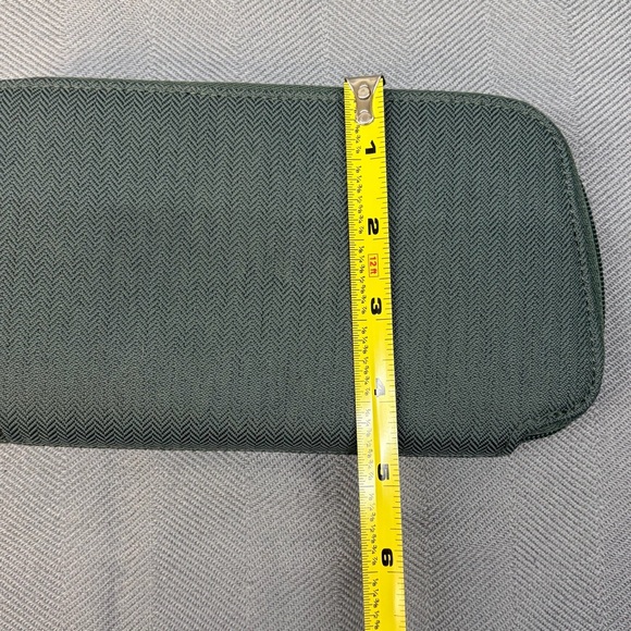 Haiku balsam green, wristlet, zippered, wallet, multi card holder - Picture 4 of 15